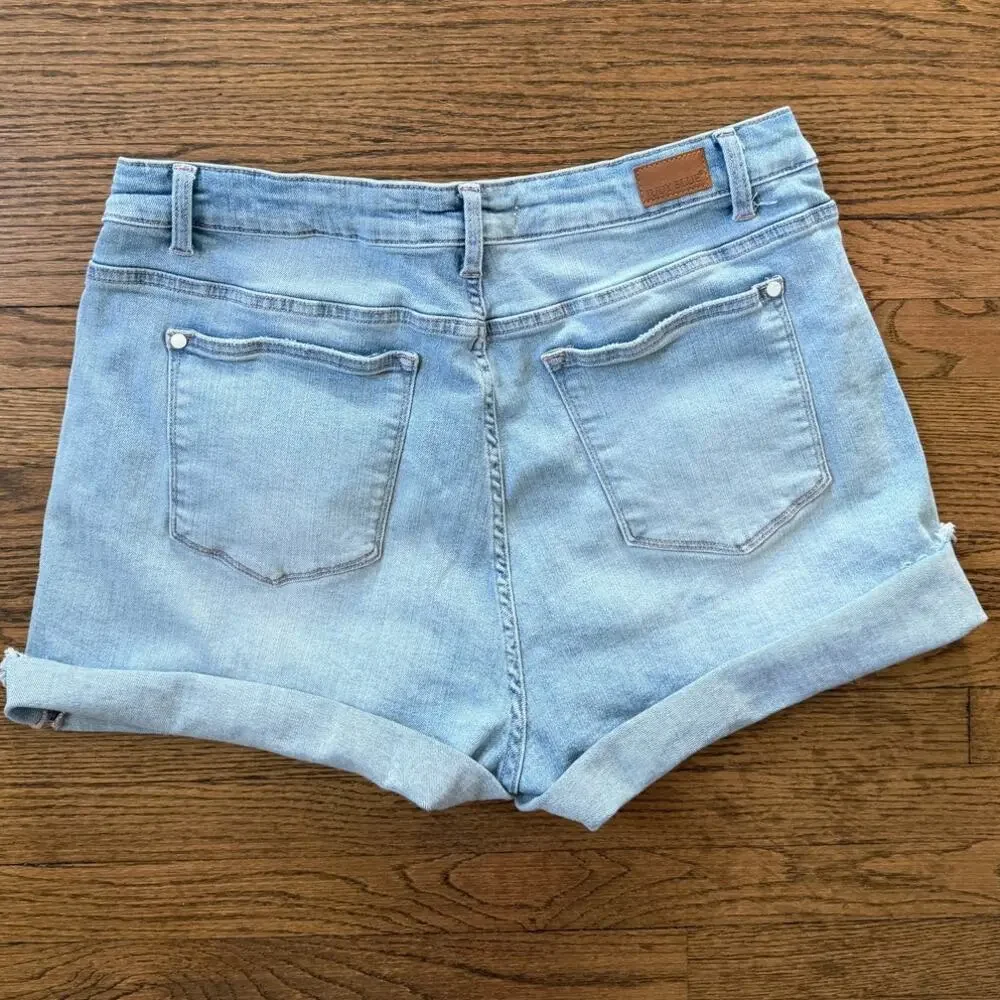 Judy Blue Light Wash Denim Short With Braided Waist Size 2XL